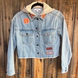 Women’s wear by Erin Andrews hooded button up denim jacket